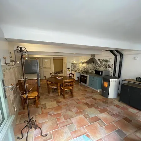 Maison De Village Centre Сasa de vacaciones