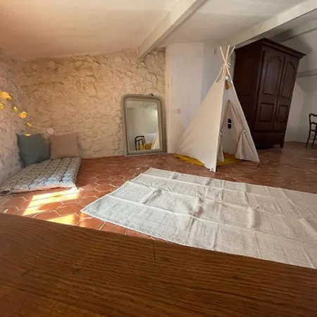 Сasa de vacaciones Maison De Village Centre *